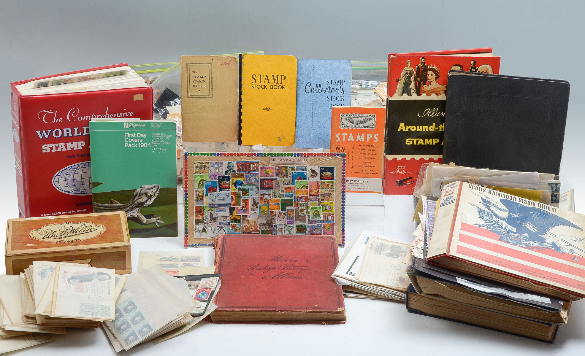 LARGE ESTATE STAMP COLLECTION: