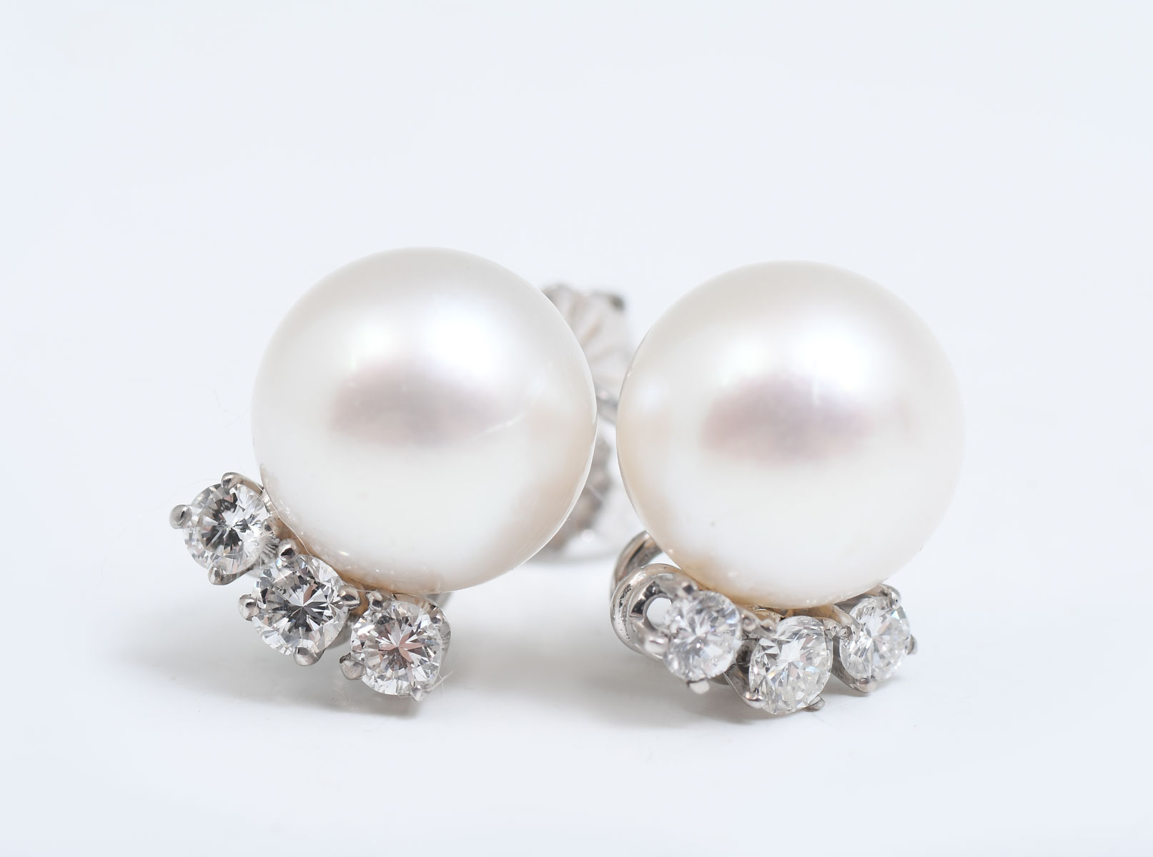 14K PEARL & DIAMOND EARRINGS: 10mm