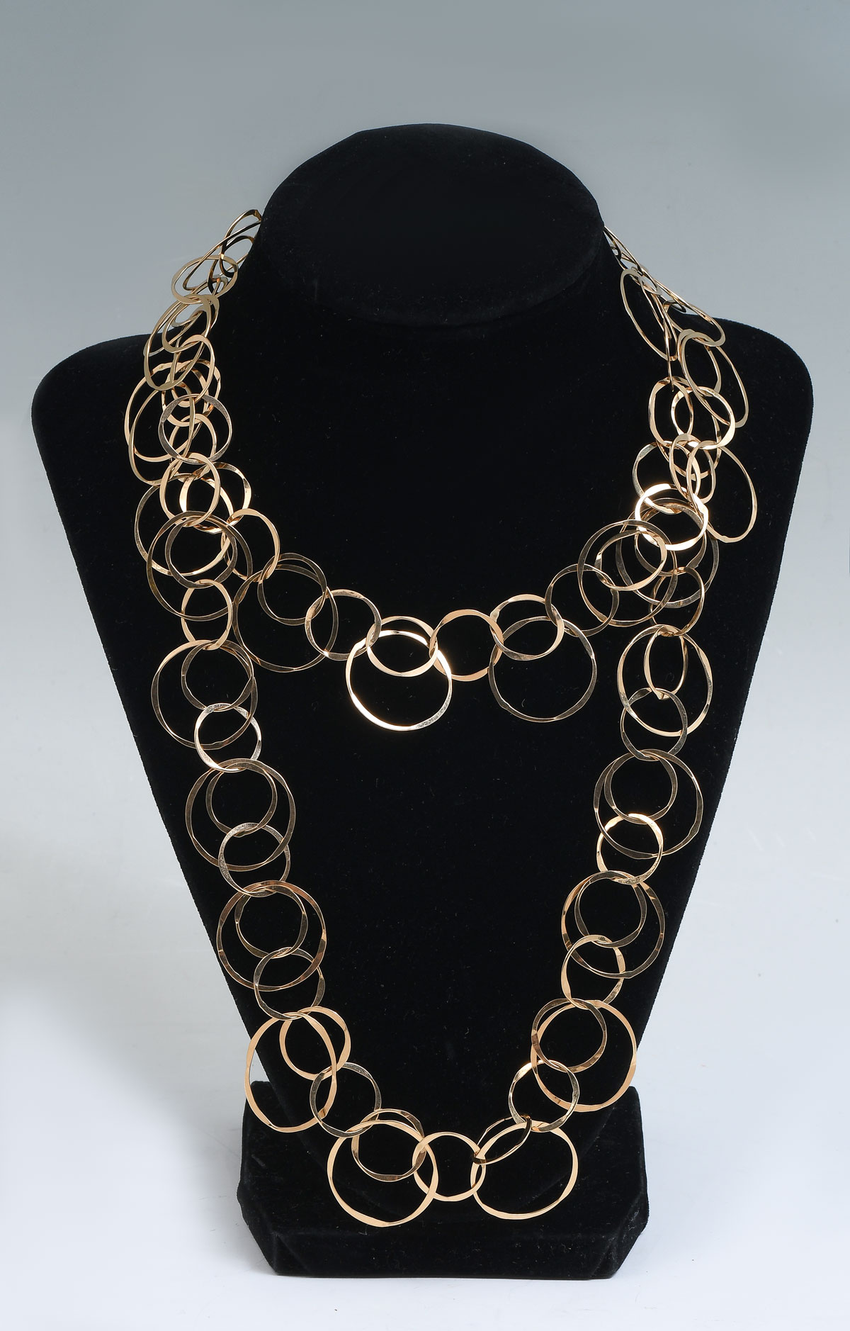 37 18K INTERLOCKING CIRCLE NECKLACE  275516