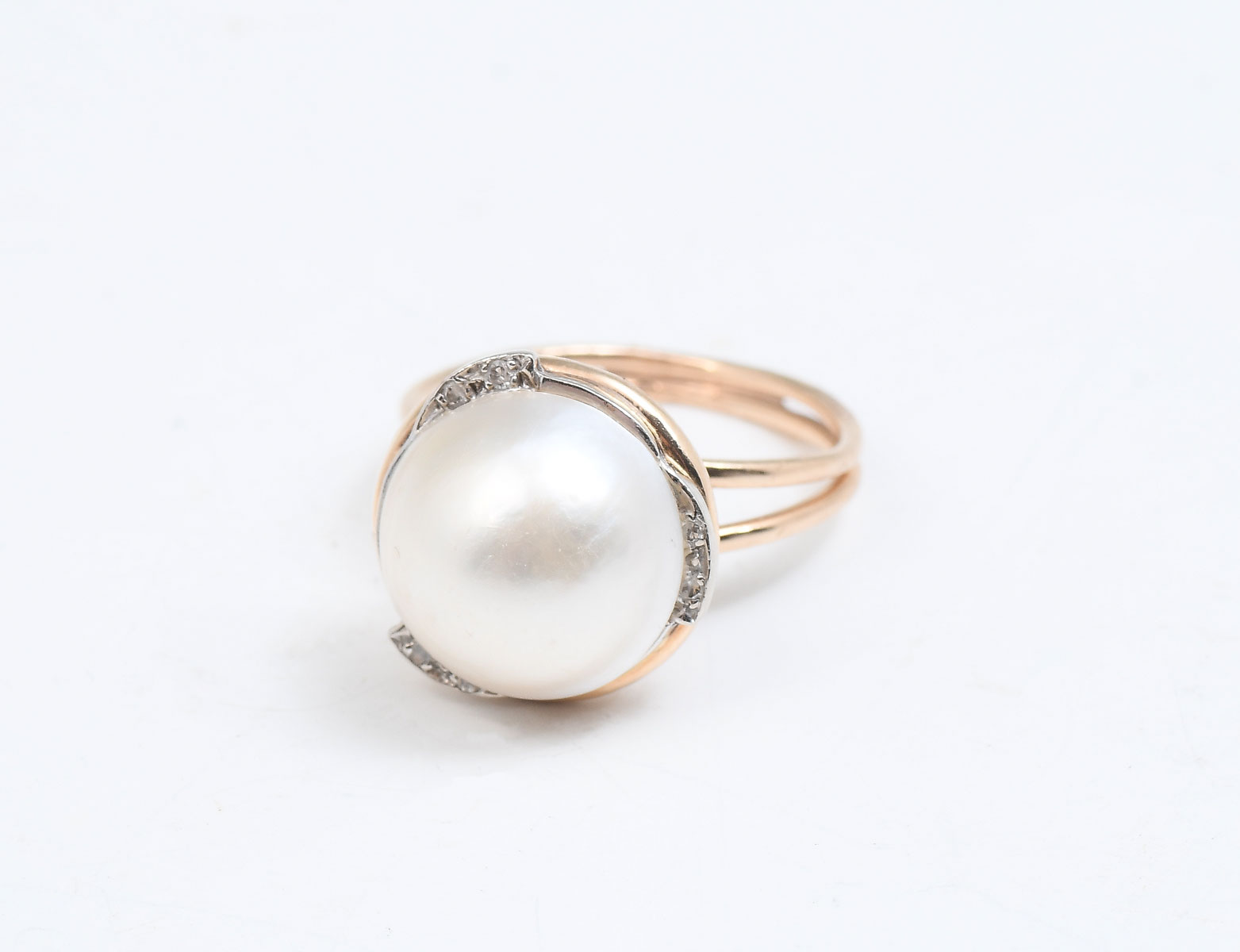 14K MABE PEARL RING WITH DIAMONDS: