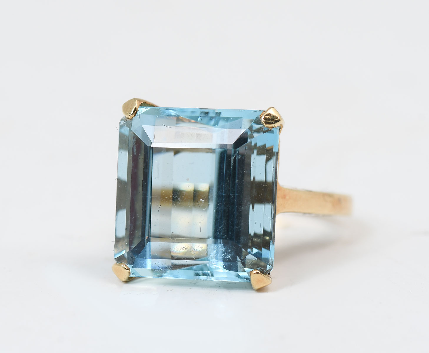 18K 15 0 CT AQUAMARINE RING 18K 275907