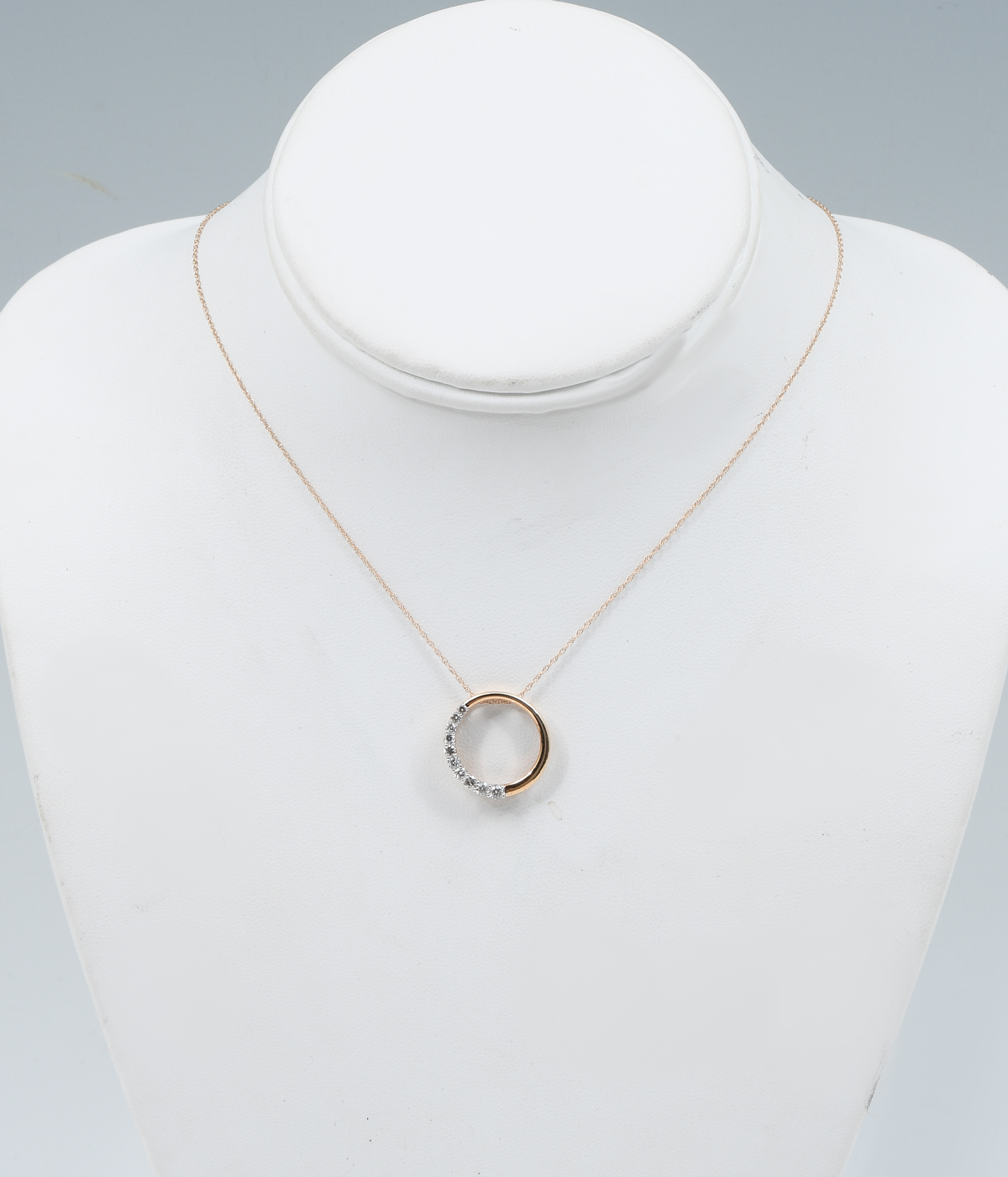 14K DIAMOND CIRCLE PENDANT/NECKLACE: