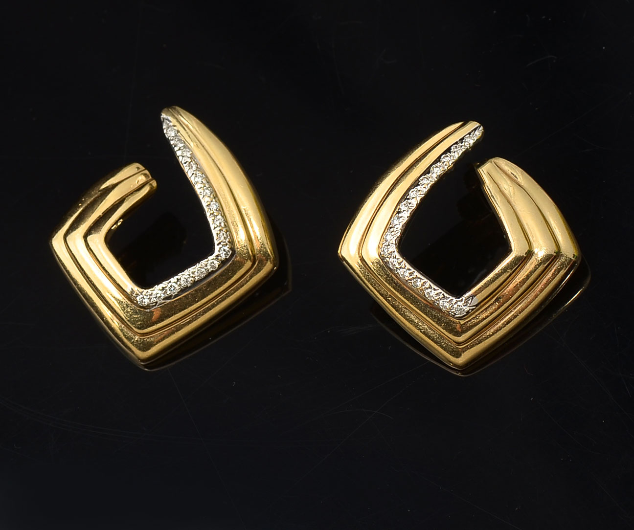 14K RIBBED GOLD AND DIAMOND EARRINGS  273cf0