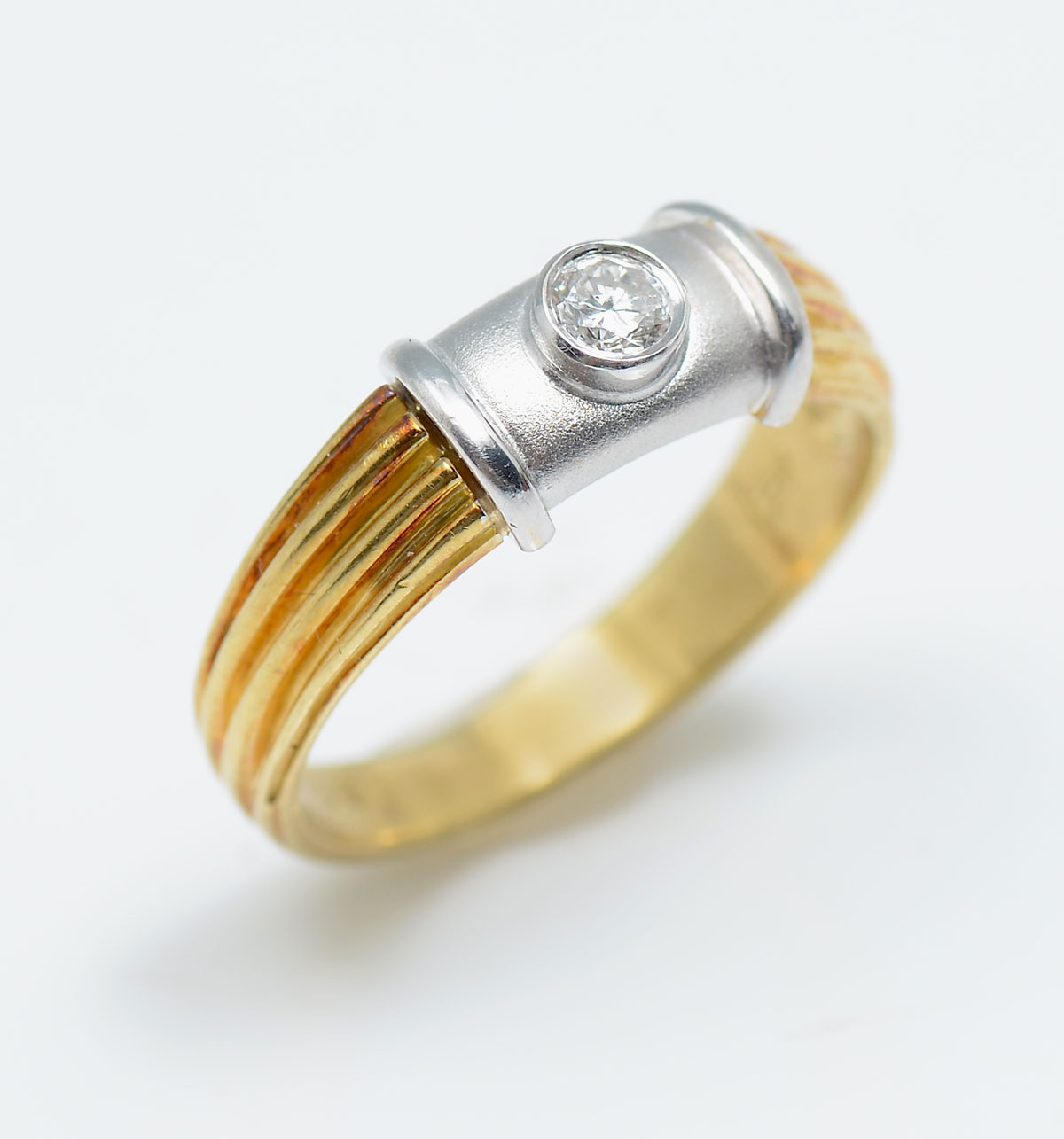 2 TONE 18K FLUTED RING WITH BEZEL