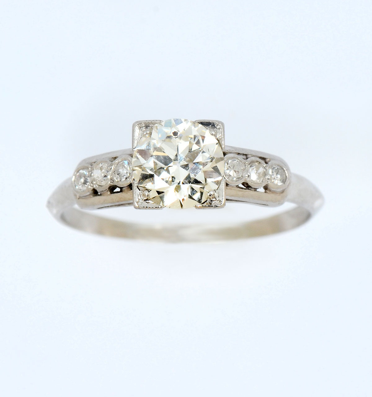 PLATINUM ART DECO .95 CTW DIAMOND RING: