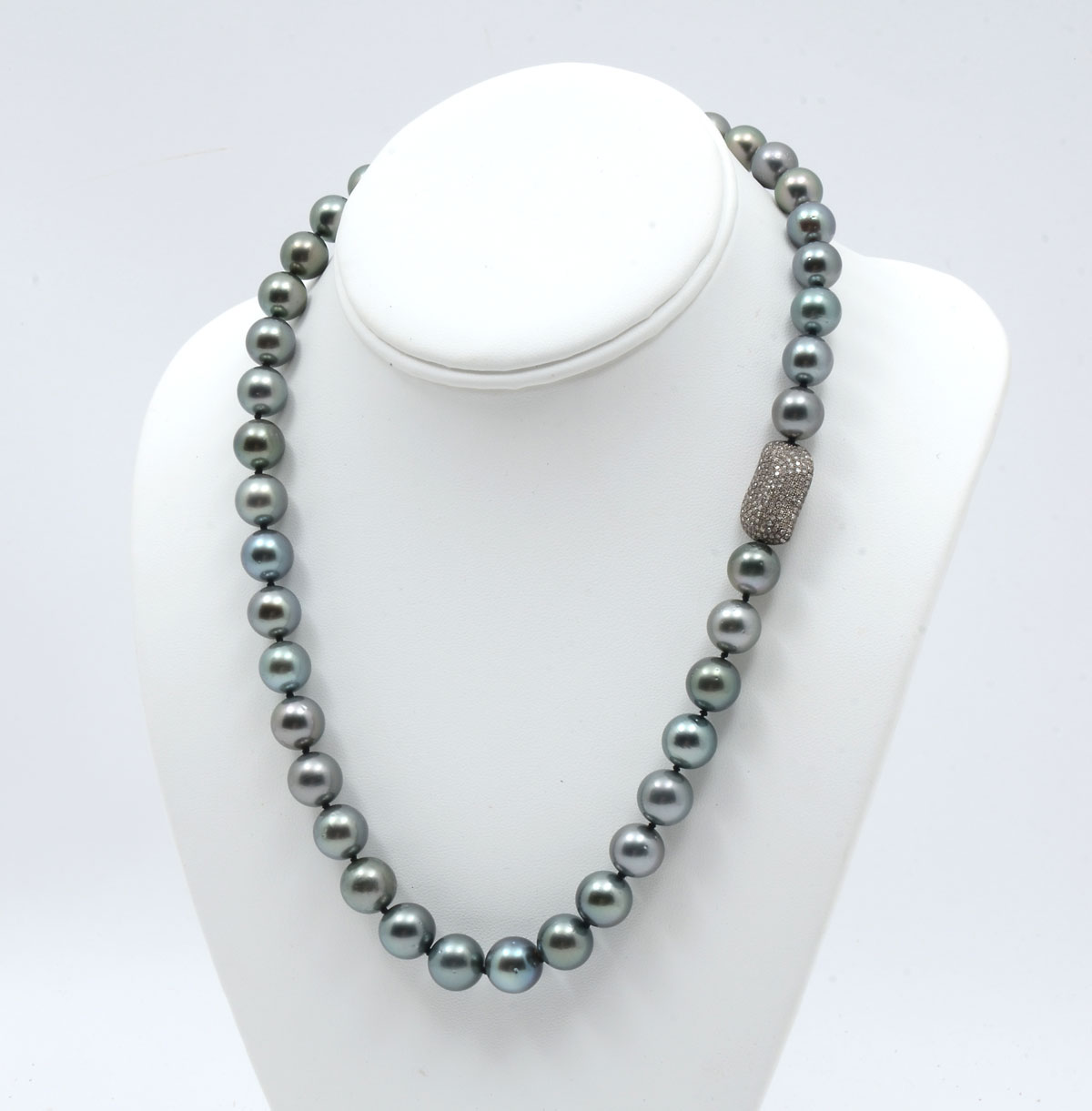 SOUTH SEAS BLACK PEARL NECKLACE WITH