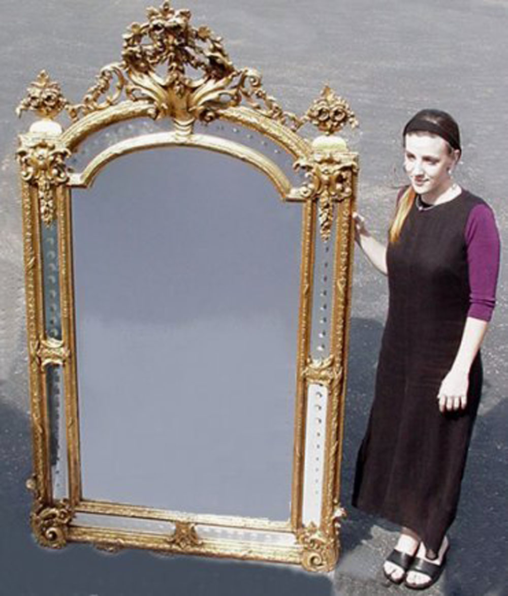 ITALIAN GILT WOOD PIER GLASS: Late