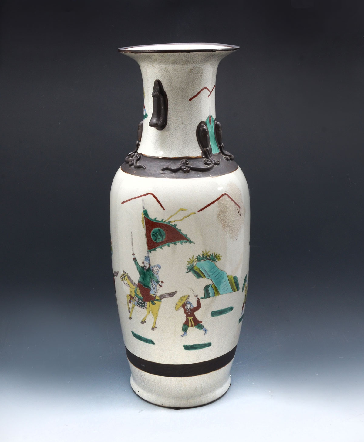 LARGE CHINESE BATTLE SCENE VASE  277a00