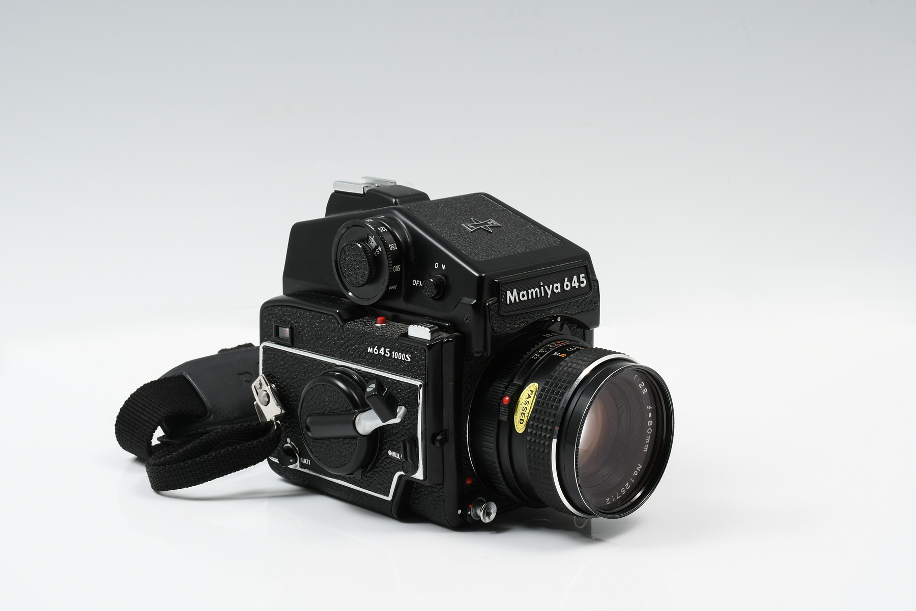 MAMIYA 645 MEDIUM FORMAT CAMERA: