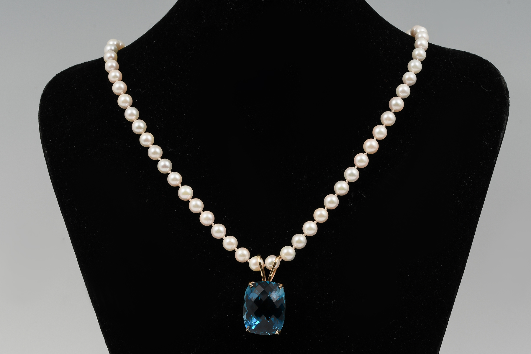 14K PEARL NECKLACE W 14K TOPAZ 2762d9