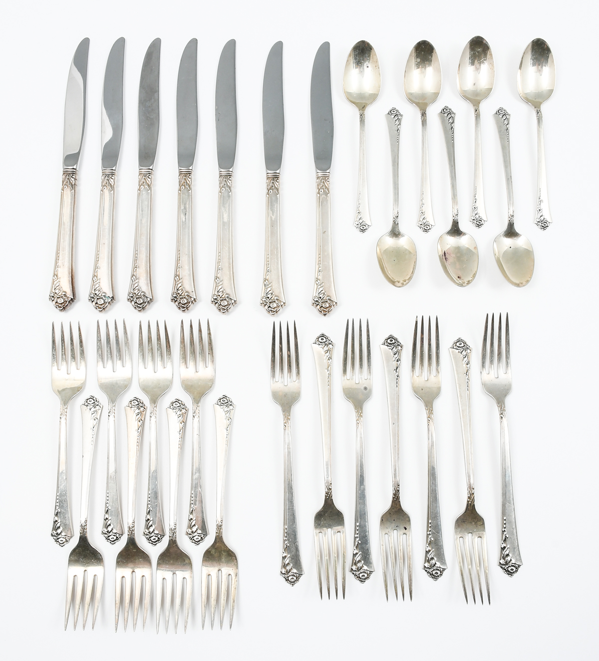 29 PC. ONEIDA HEIRLOOM STERLING