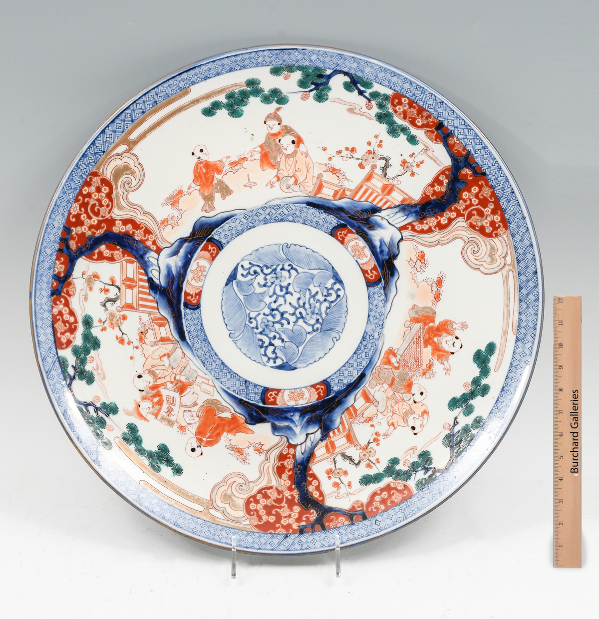 LARGE JAPANESE PORCELAIN IMARI