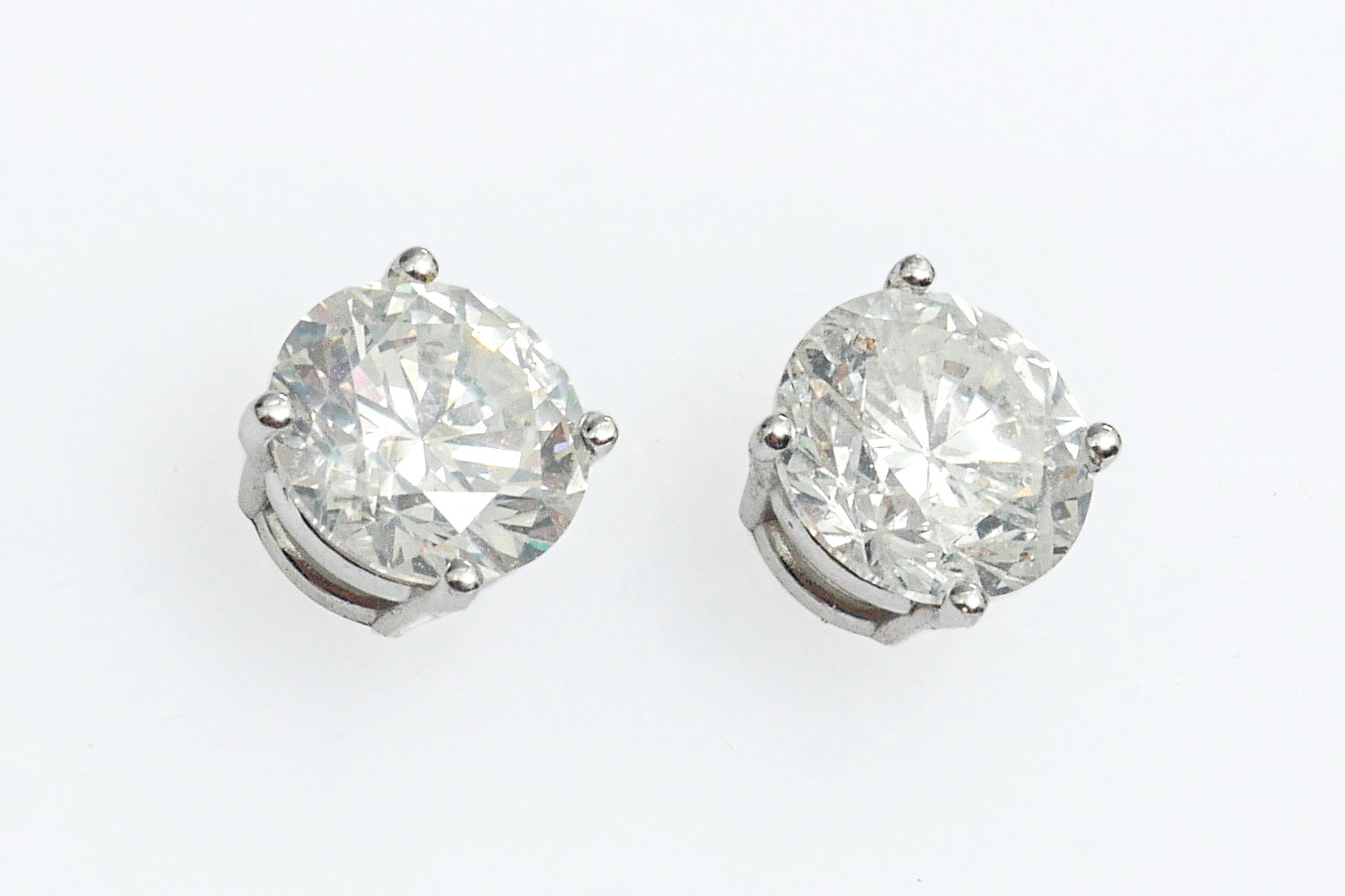 2.24 CTW DIAMOND STUDS IN 18K: