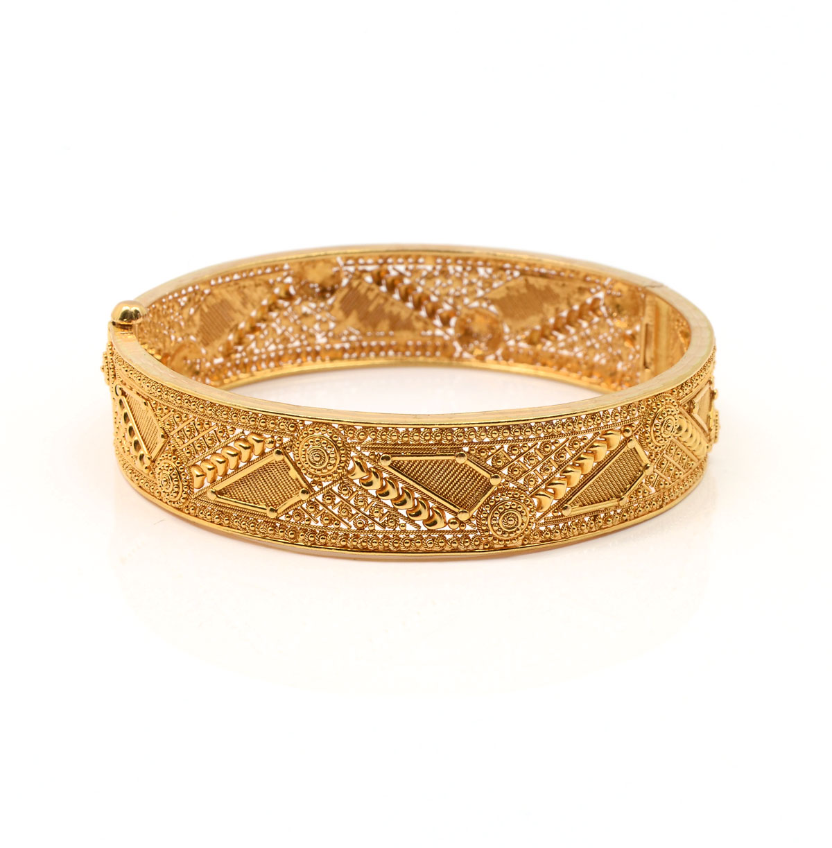 32.6 GRAM 18K ETRUSCAN BANGLE: