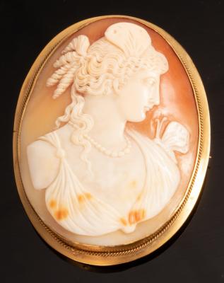 An oval shell cameo brooch depicting 279518