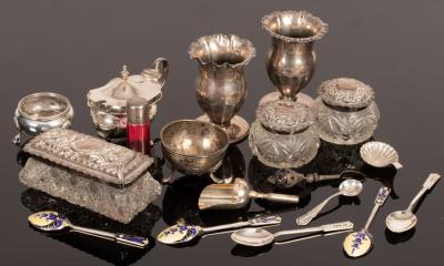 Sundry small items of silver including