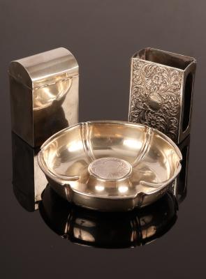 A hexagonal silver ashtray, London 1914,