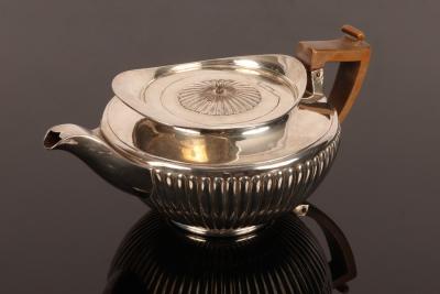 A George III silver teapot William 2795fa