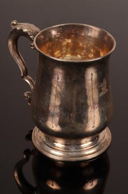 An early George III silver mug  279600