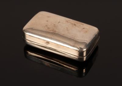 A George III silver snuff box  27960f