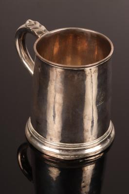 A William III silver mug, William
