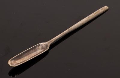 A George I silver marrow scoop,