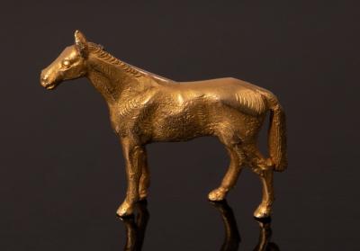 A 9ct yellow gold horse brooch  279674