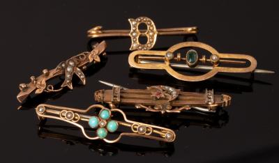 Five Edwardian 9ct gold bar brooches,