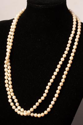 A two row cultured pearl necklace 279695