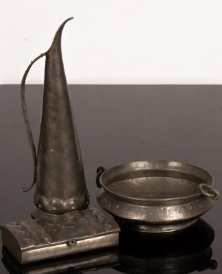 A pewter oil jug of slender tapering 2796f2