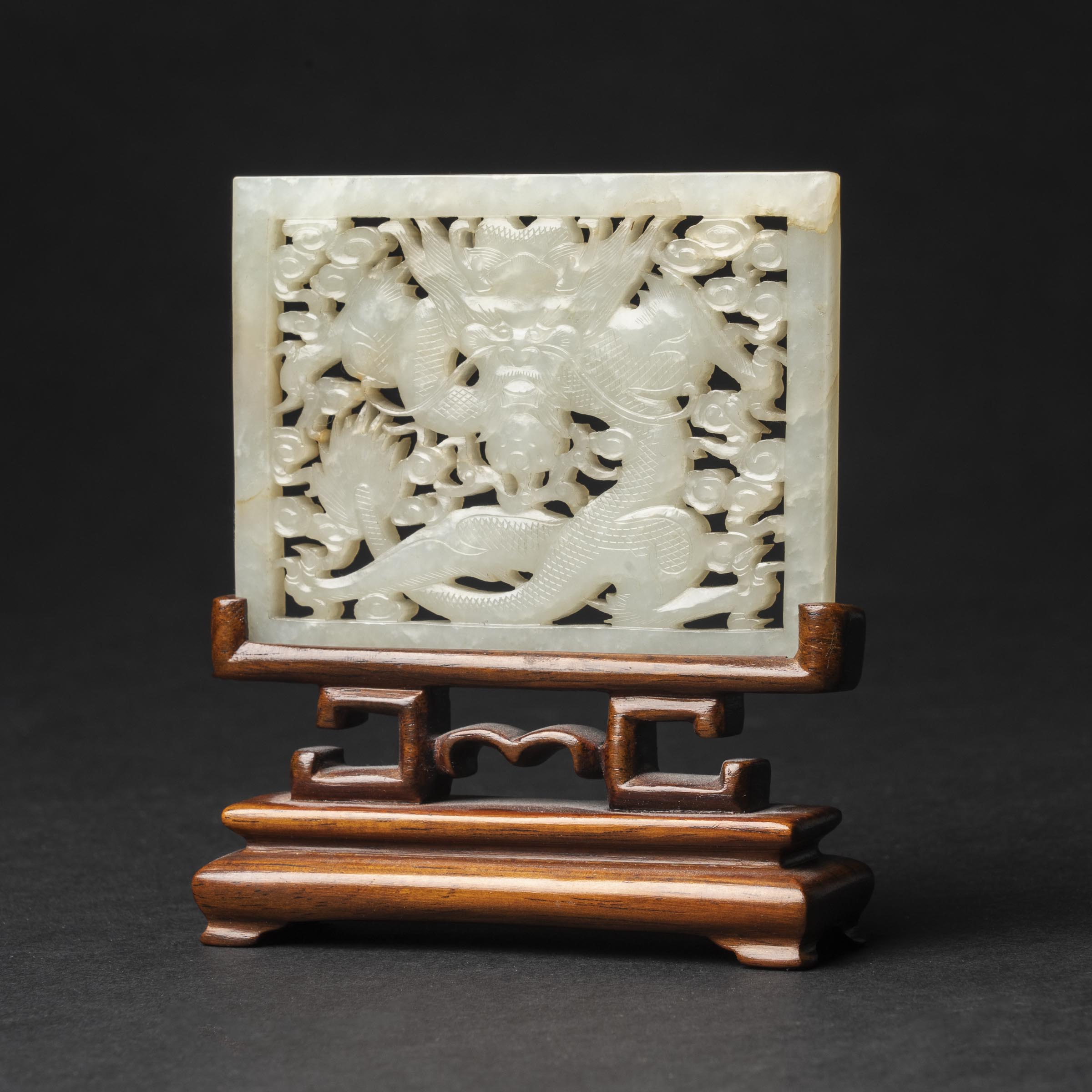 A White Jade Rectangular Dragon  279a75