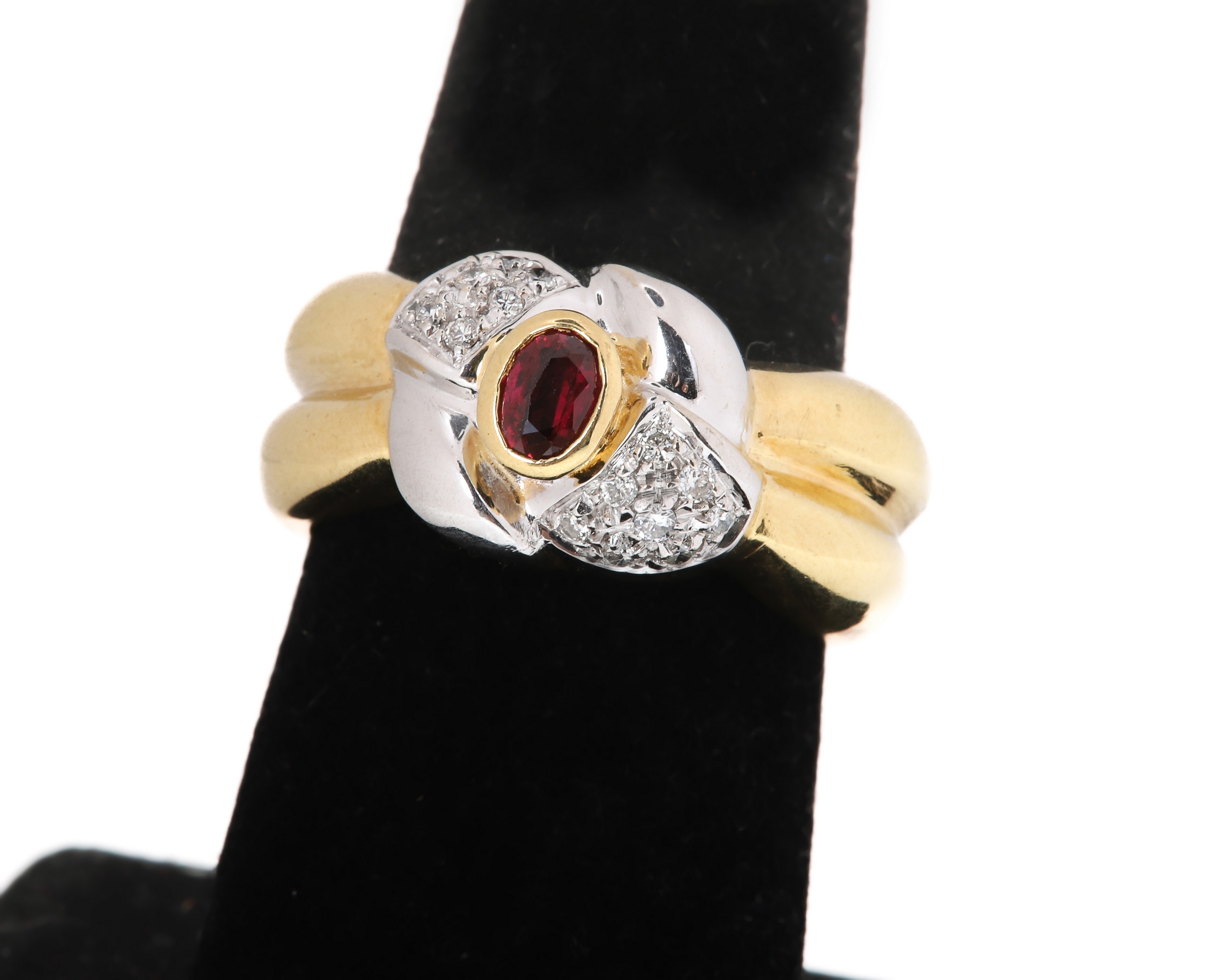 18K yellow gold Ruby and Diamond ring,