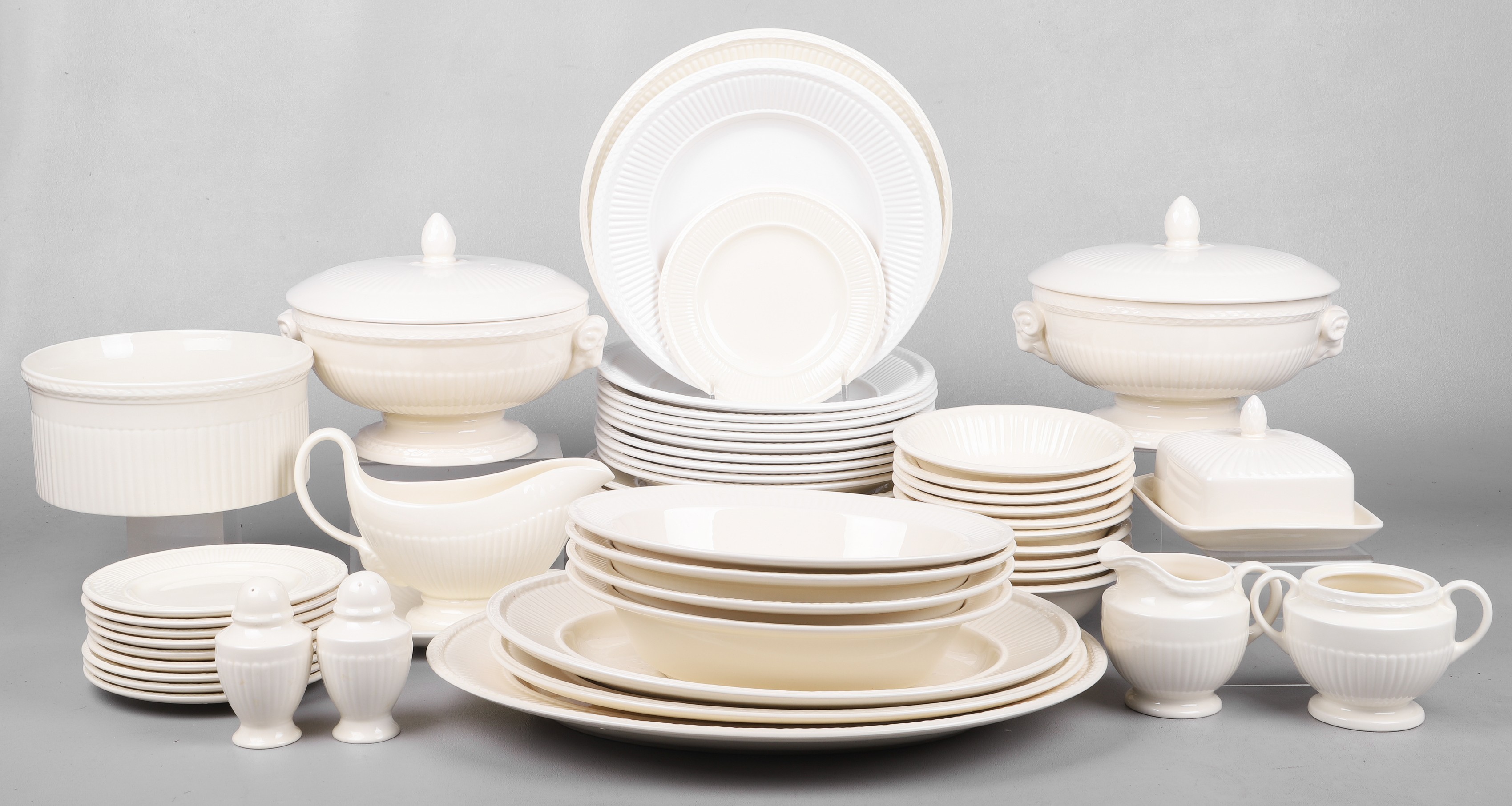  54 Pcs Wedgwood porcelain dinnerware  27a5df