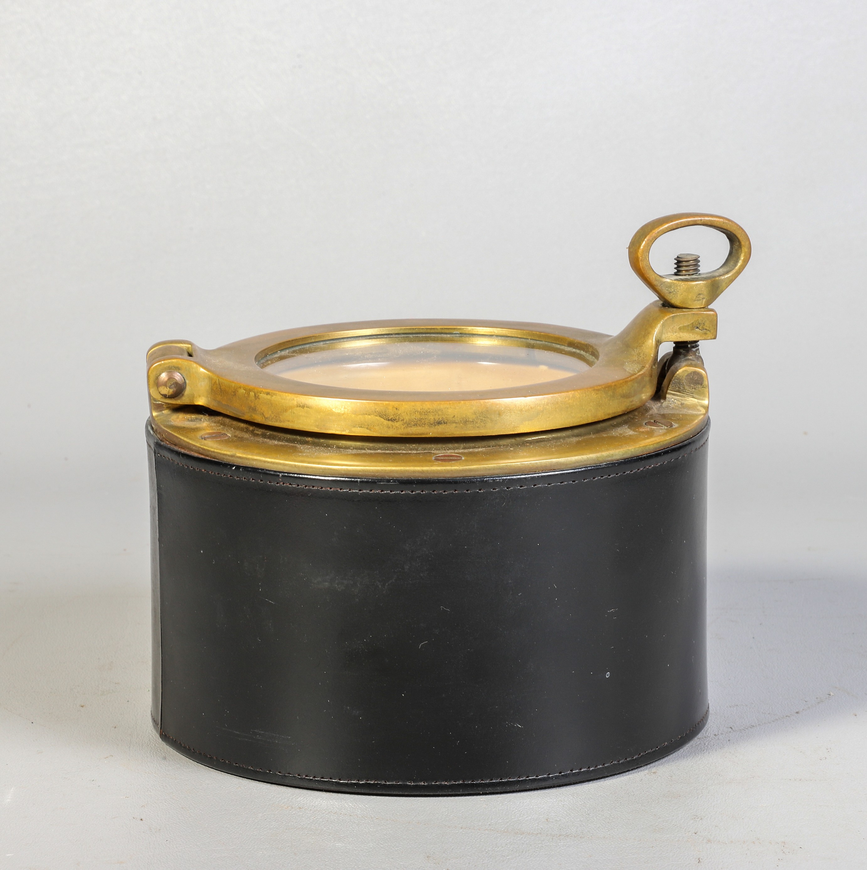Leather & brass porthole humidor tobacco