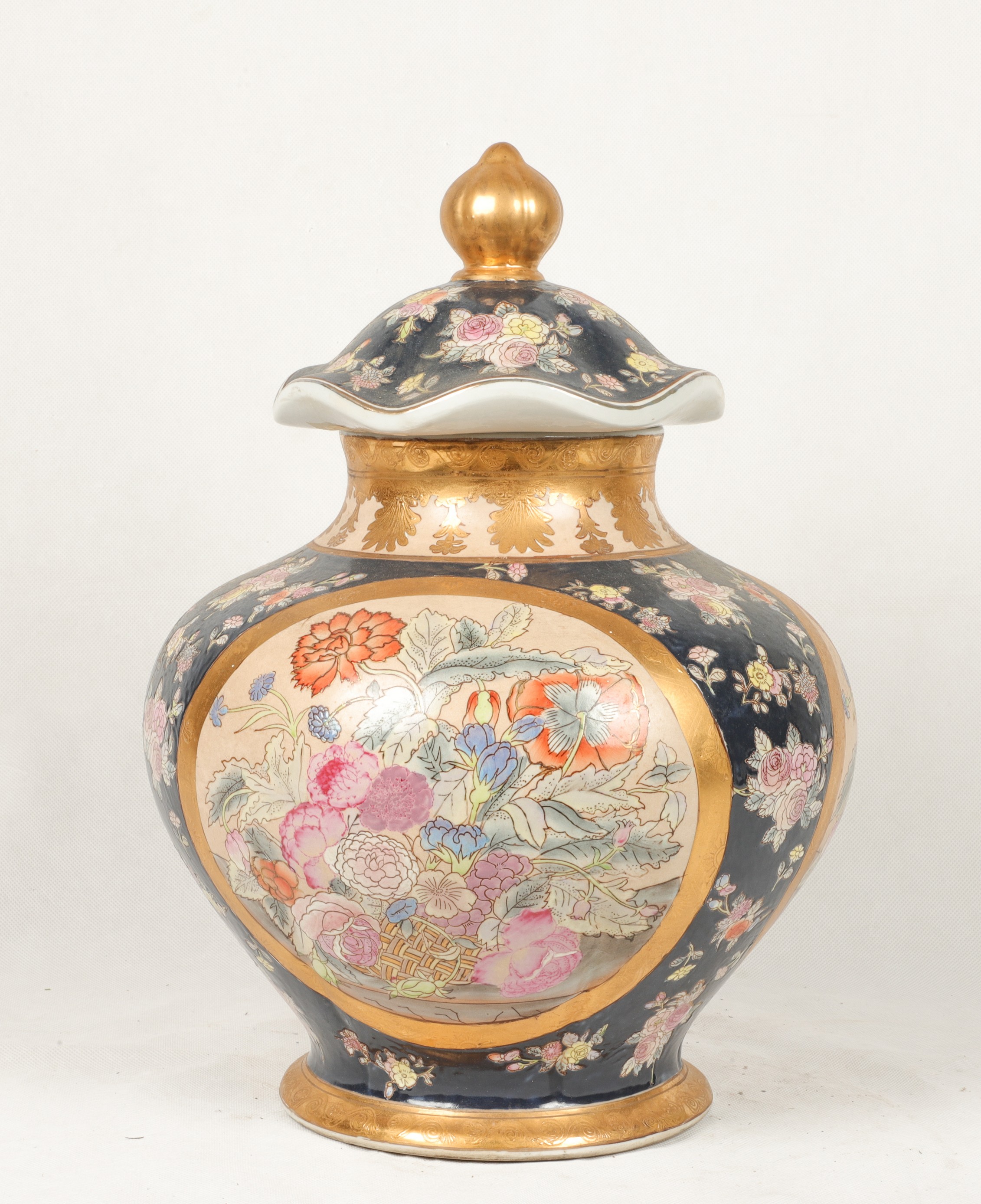 Decorative Chinese porcelain covered 27a78e