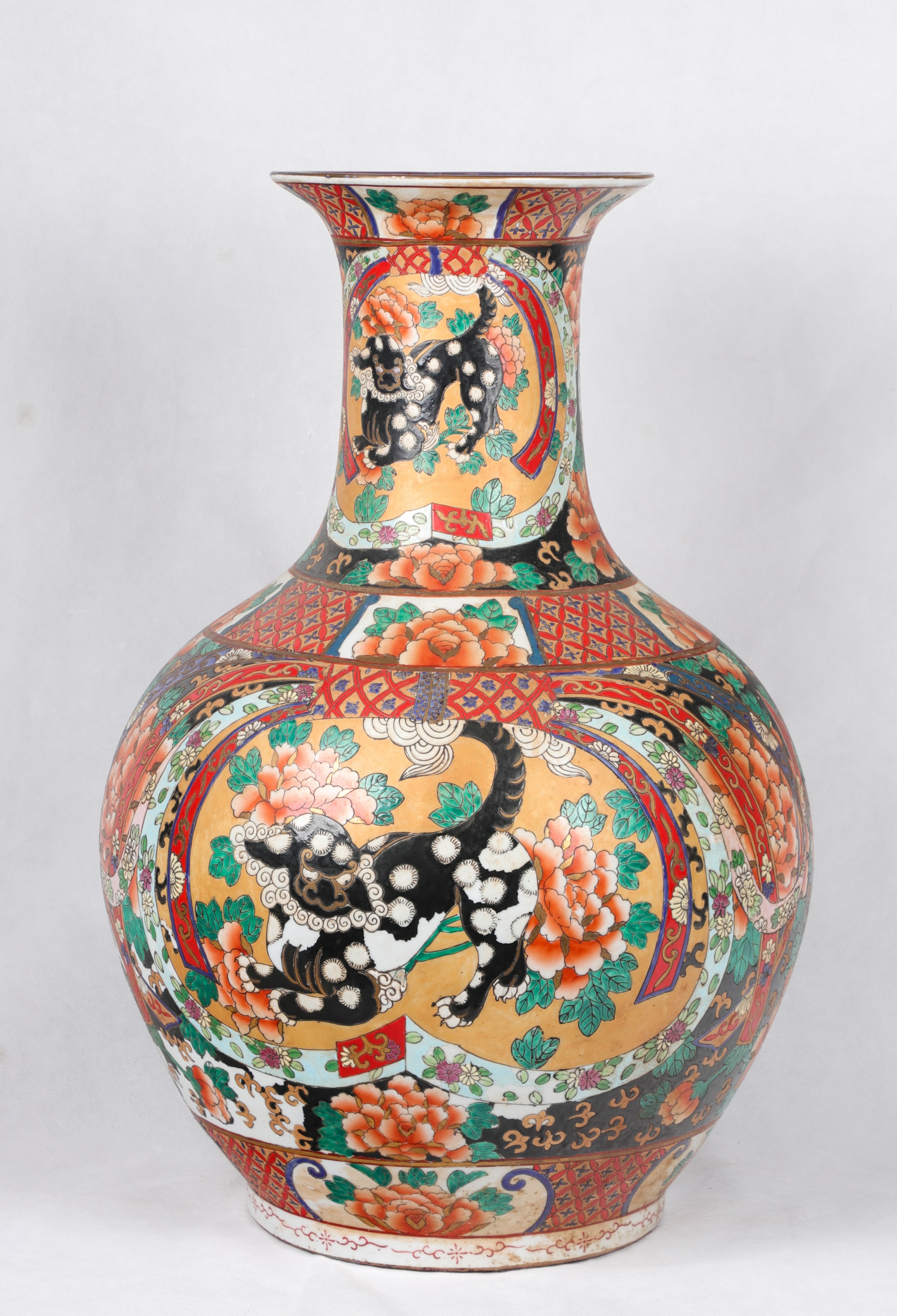 Chinese porcelain vase foo dog 27a786