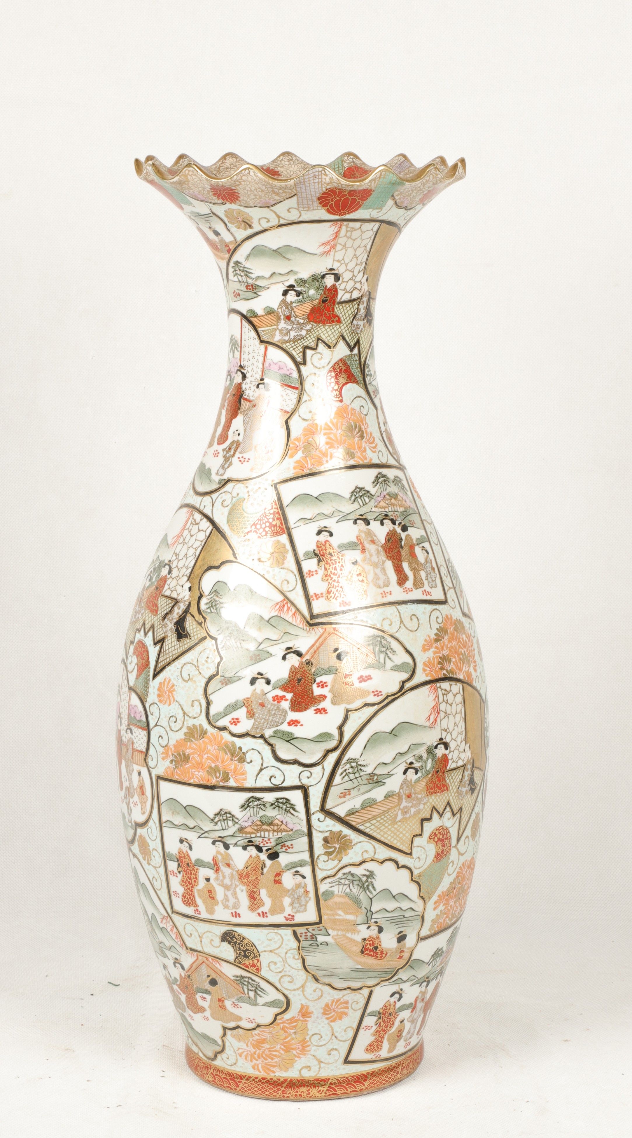 Japanese Satsuma vase, ruffled