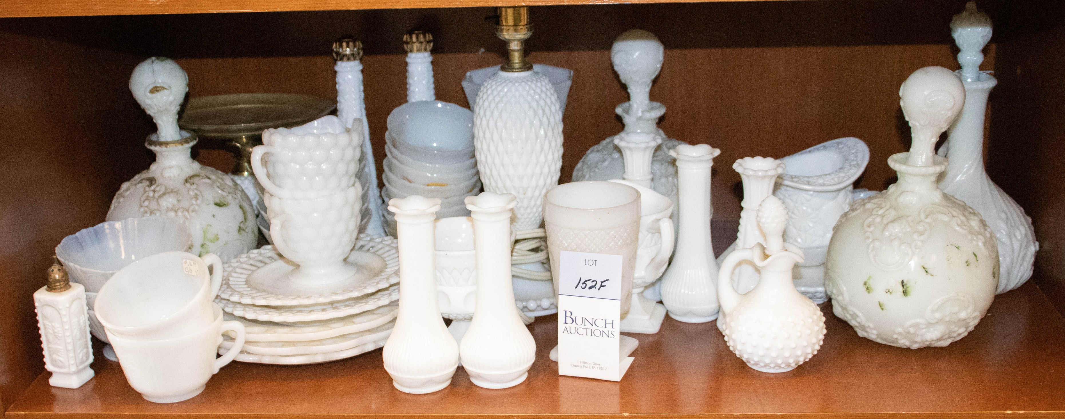 (40+) Pcs milk glass, c/o (4) dresser