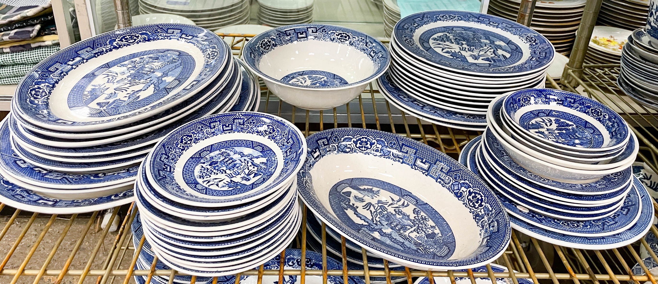 (46) Pcs Homer Laughlin porcelain dinnerware,