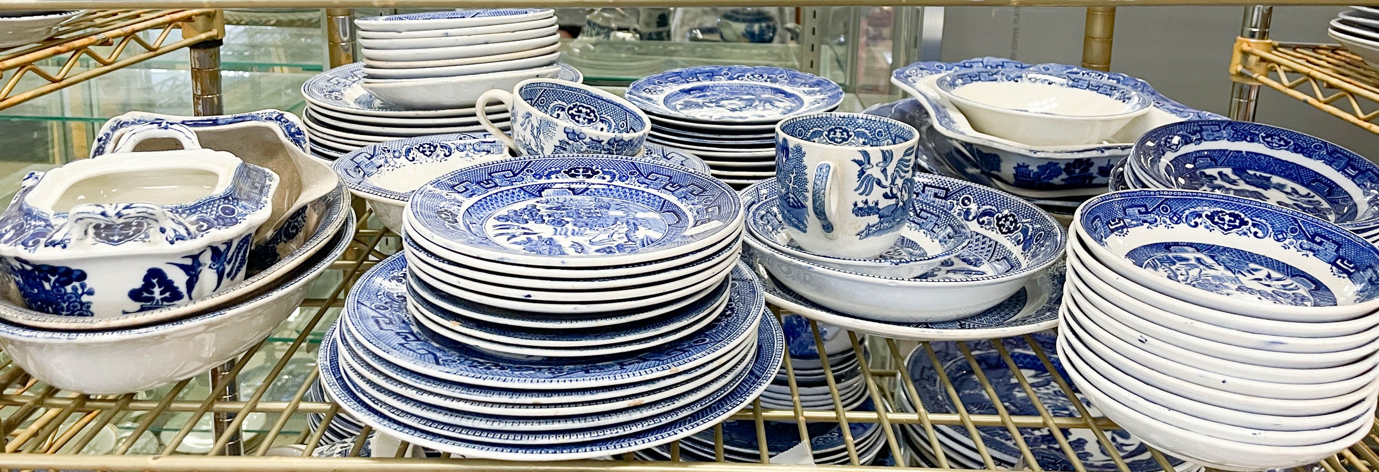 (75+) Pcs Blue Willow porcelain