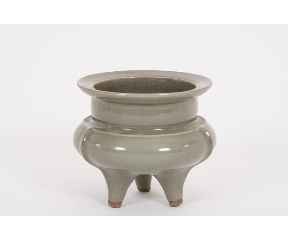 Chinese green celadon peg foot