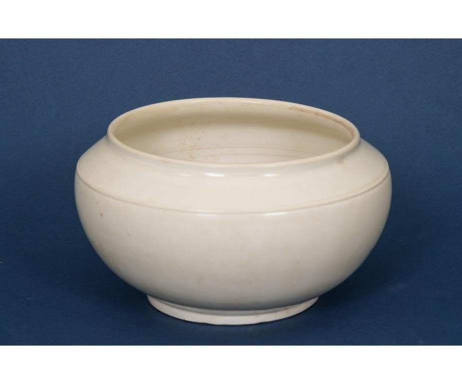 Chinese cream colored glazed bowl,