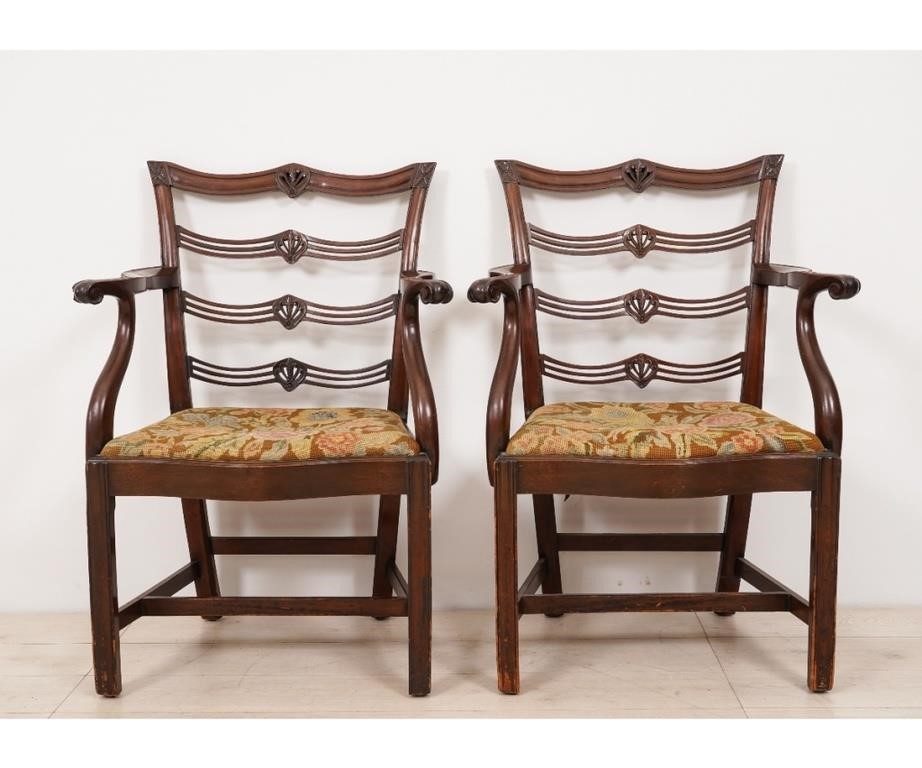 Pair of Federal mahogany open armchairs 27900d