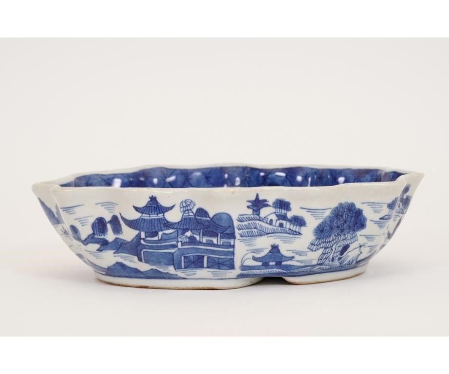 Chinese Canton porcelain deep dish 282704