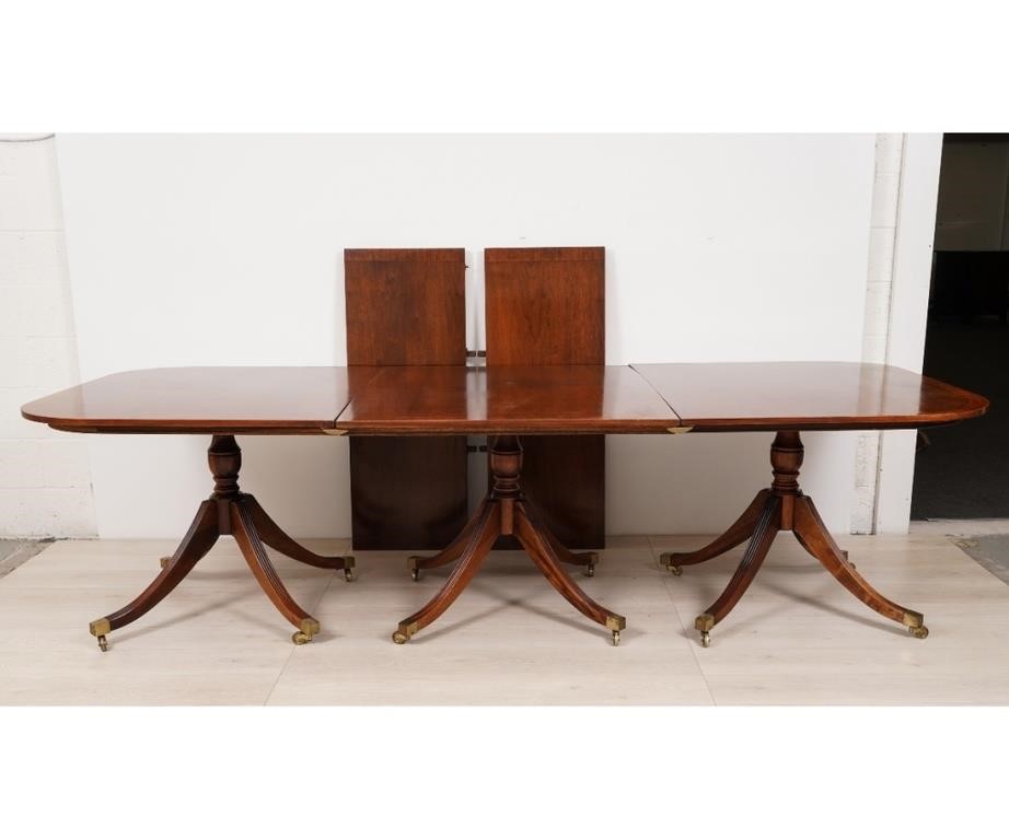 Three-part mahogany banquet table, 20th