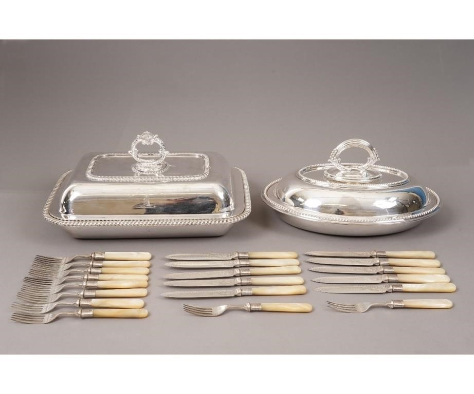 Two silverplate vegetable dishes 282781