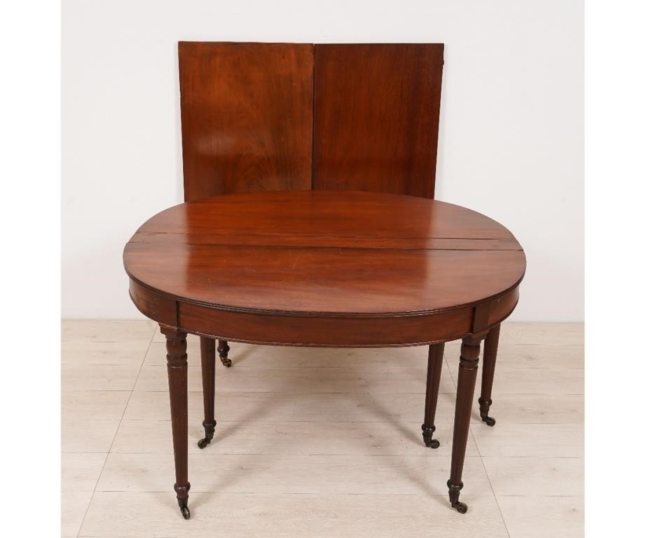 Sheraton mahogany dining table,