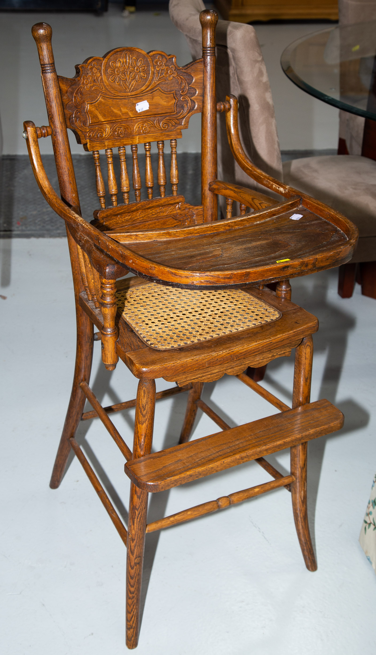 AMERICAN PRESSED OAK CHILD'S HIGHCHAIR