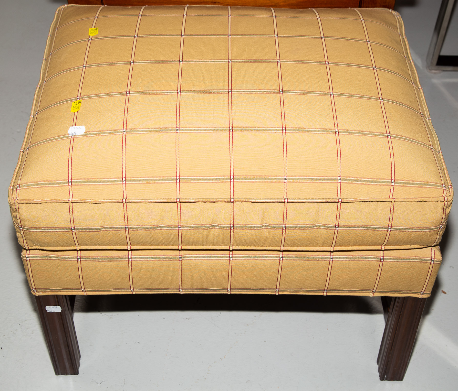 A CHIPPENDALE STYLE UPHOLSTERED 2880c9