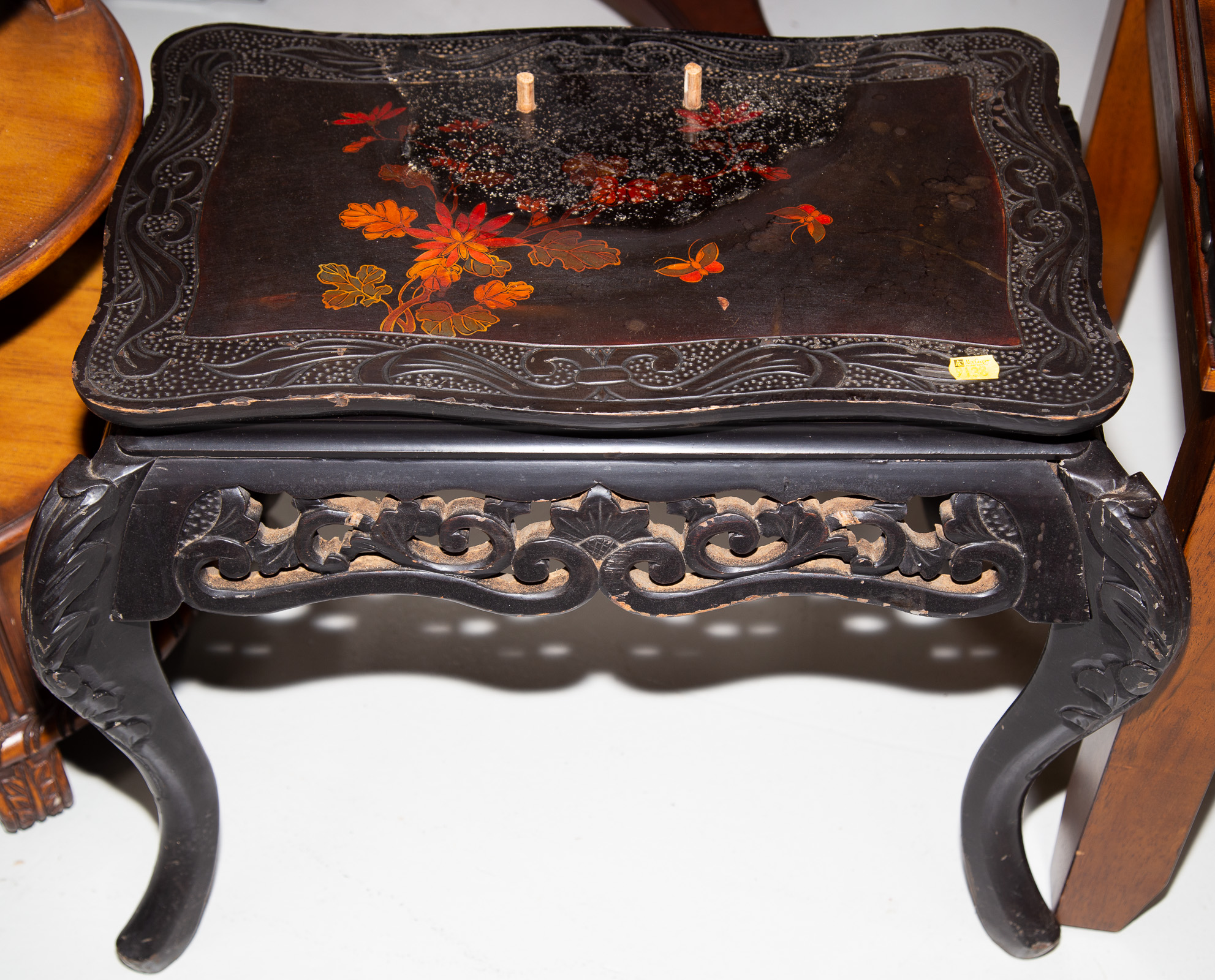 A CHINESE EXPORT LACQUER TABLE
